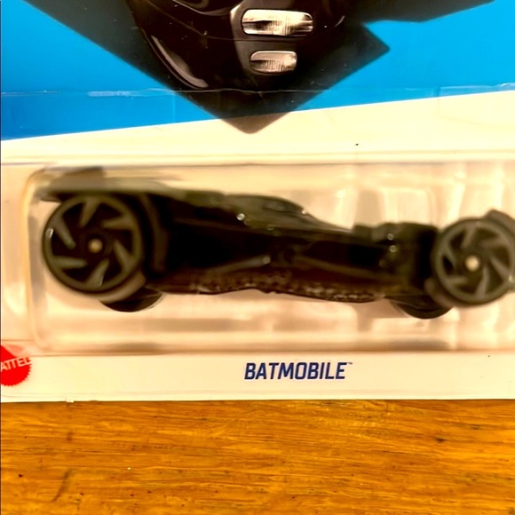 NWT Hot Wheels Batman Batmobile – Black Diecast Toy Car – Collector’s Item NIB - Picture 4 of 8